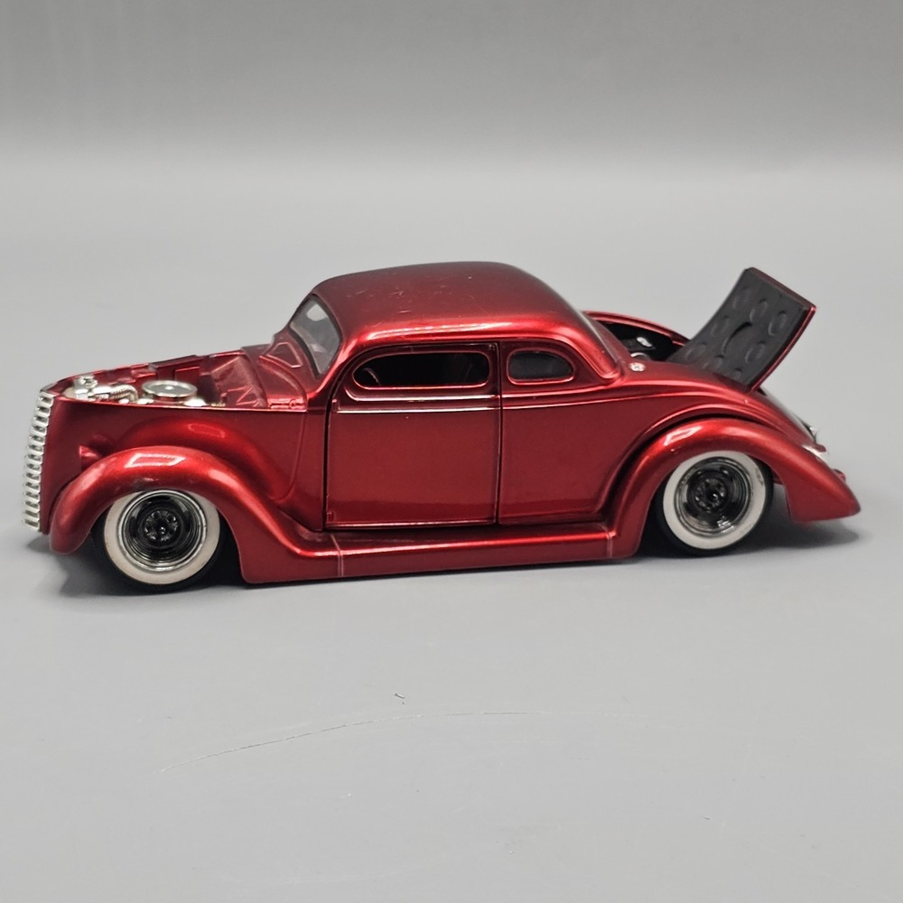 Vintage Muscle Machines West Coast Choppers 1938? Ford Coupe 1:24 Diecast 2004